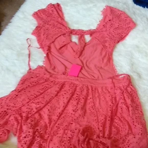 WONDERLAND Vibrant Pink Lace Top - Picture 4 of 4